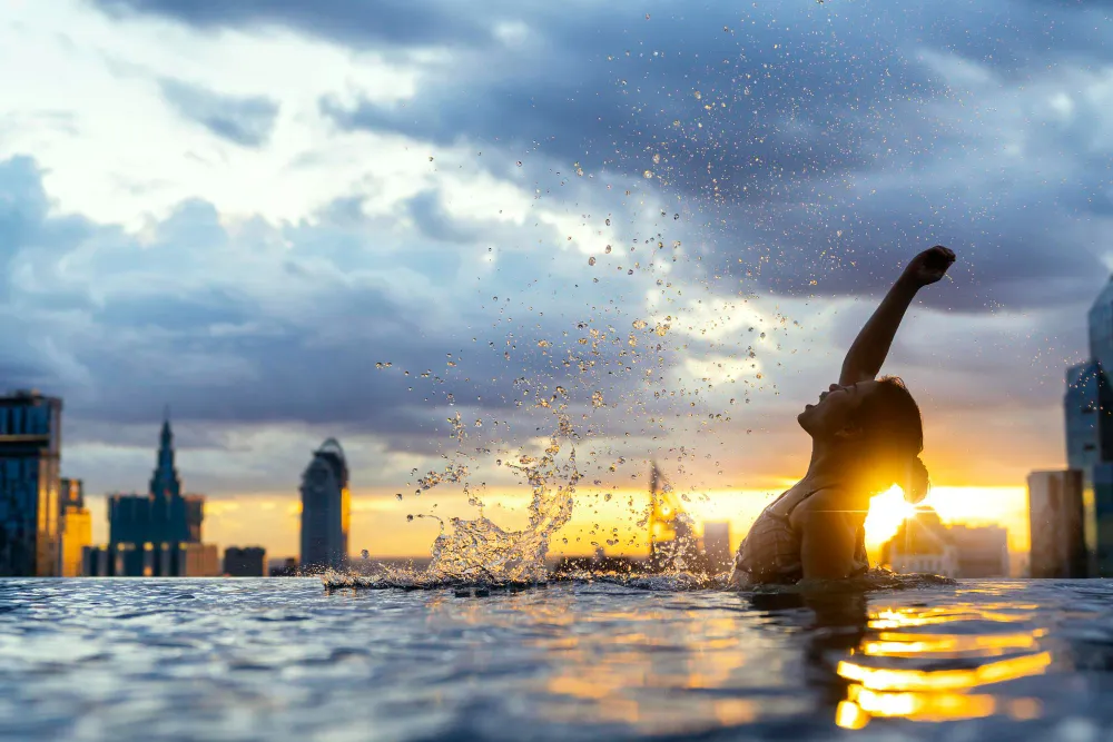 Is It Better to Swim in the Morning or Evening?