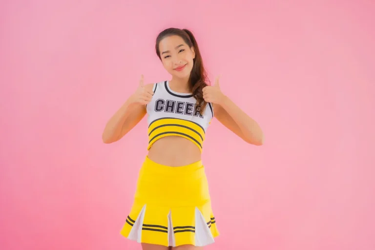 What Is the Ideal Weight for a Flyer in Cheerleading?